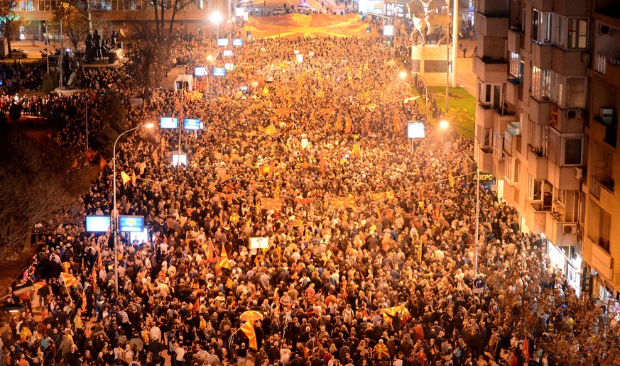 In der Innenstadt von Skopje ging gestern gar nichts mehr: Mindestens 50'000 Menschen sollen an der Demonstration teilgenommen haben.