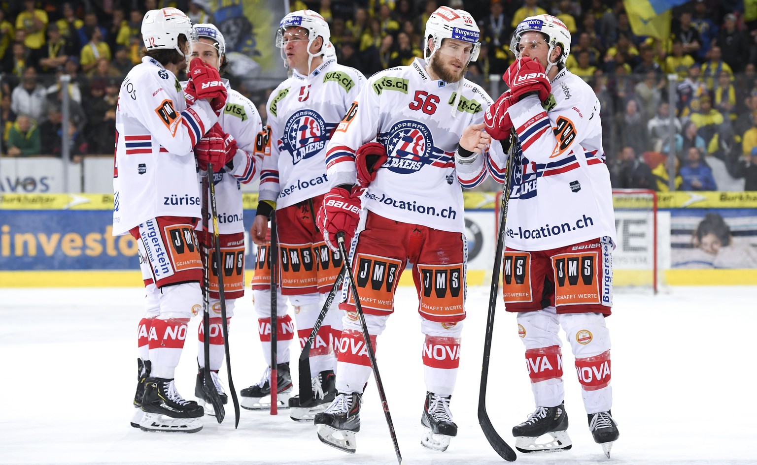 Enttaeuschte Rapperswiler nach dem ersten Eishockey-Spiel des Playout-Final der National League zwischen dem HC Davos und den SC Rapperswil-Jona Lakers, am Dienstag, 26. Maerz 2019, in der Vaillant Ar ...