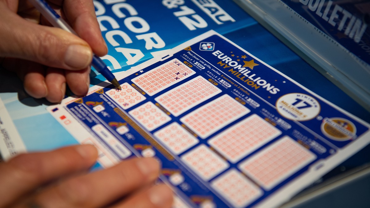 epa08862326 A person plays a EuroMillions grid in Bordeaux, France, 04 December 2020. The jackpot for this draw will reach 200 million euro. Before 2020, the jackpot was capped at 190 million euros. E ...