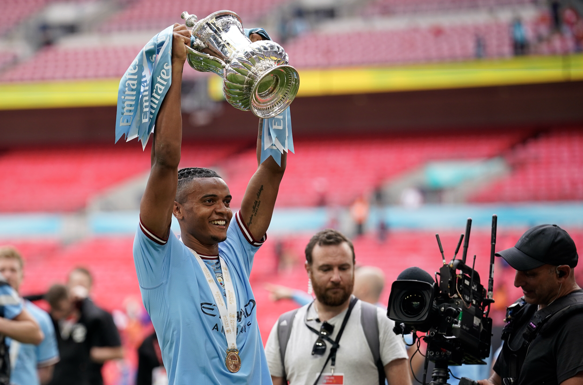 En 2023, c'est avec Manchester City, vainqueur 2-1 de Manchester United, qu'il avait soulevé la FA Cup à Wembley.