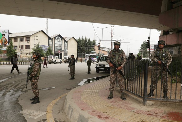 epa12087926 Indian paramilitary soldiers stand gaurd at a temporary check point on a road leading to the airport after loud explosions were heard in Srinagar, the summer of Indian Kashmir, 10 May 2025 ...