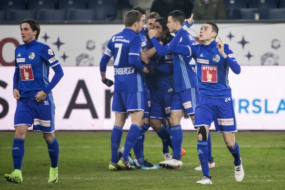 Jubel beim FC Luzern mit Luzerns Hekuran Kryeziu, links, und Luzerns Ruben Vargas, rechts, nach dem Tor zum 1-0 beim Super League Meisterschaftsspiel zwischen dem FC Luzern und FC Lausanne-Sport am Sa ...