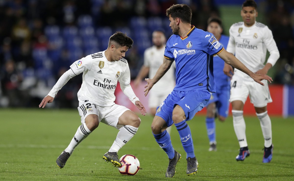Real Madrid's Brahim Diaz, left, goes for the ball against Getafe's Leandro Daniel Cabrera during a Spanish La Liga soccer match between Getafe and Real Madrid at the Alfonso Perez stadium i ...