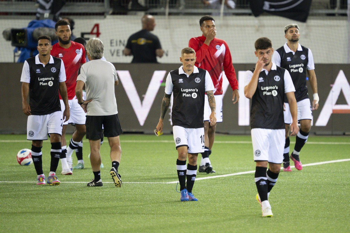 Lugano's player are disapointed during the UEFA Conference League 3nd qualifying round soccer match between FC Lugano of Switzerland and NK Celje of Slovenia, at the Stockhorn Arena stadium in Th ...
