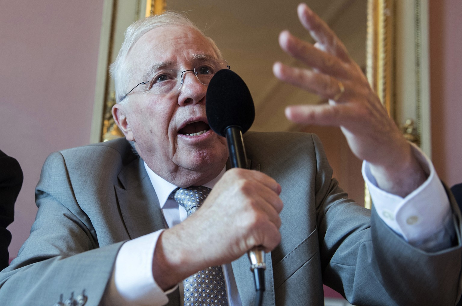 Christoph Blocher, Komitee-Praesident und alt-Bundesrat, spricht an der Medienkonferenz des Komitees &quot;Nein zum schleichenden EU-Beitritt&quot;, in Bern, am Freitag 5. August 2016. Das von SVP-Str ...