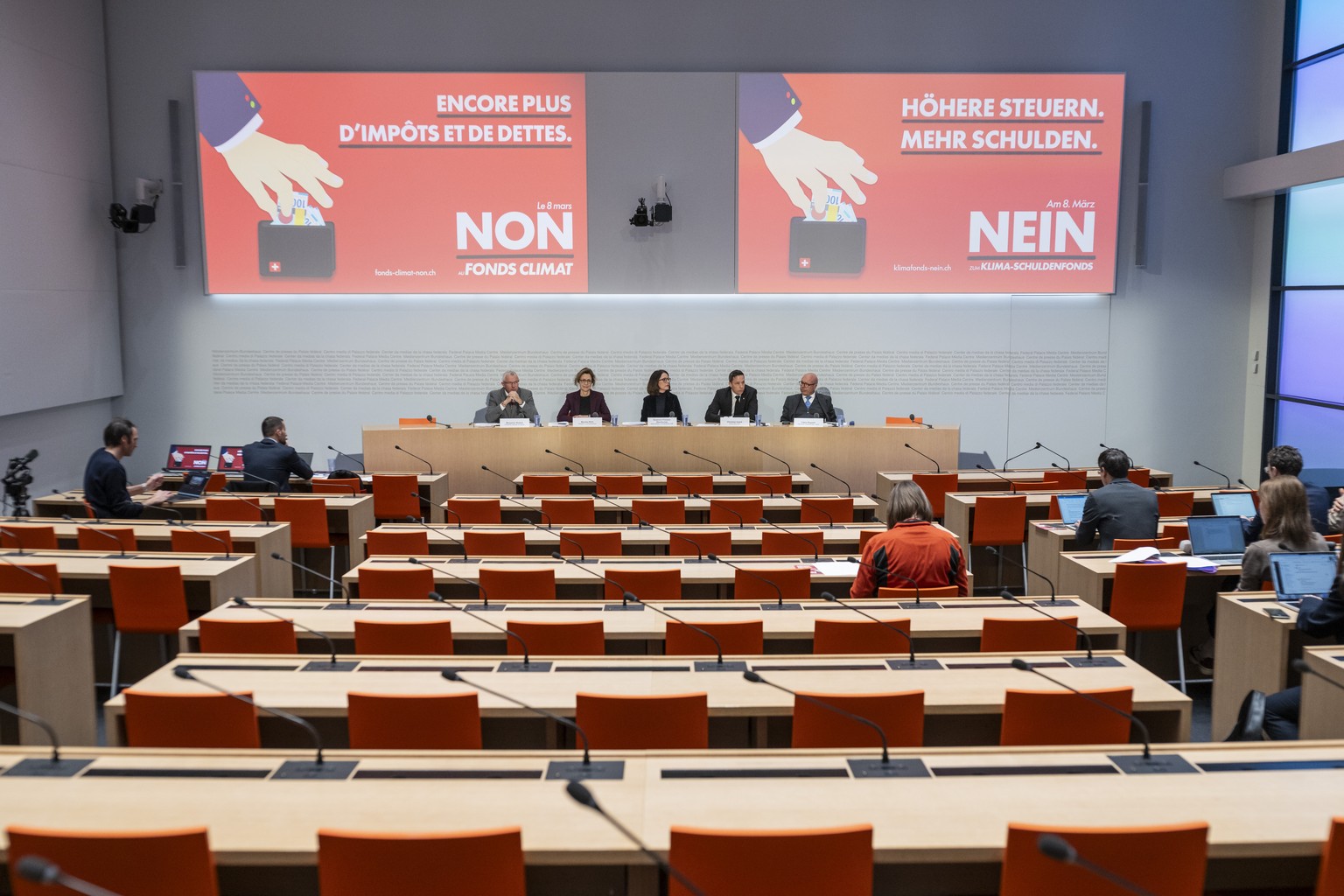 Nationalrat Benjamin Roduit, Mitte-VS, Monika Ruehl, Direktorin economiesuisse, Nationalraetin Susanne Vincenz-Stauffacher, SG, Co-Praesidentin FDP Schweiz, Nationalrat Christian Imark, SVP-SO, und St ...