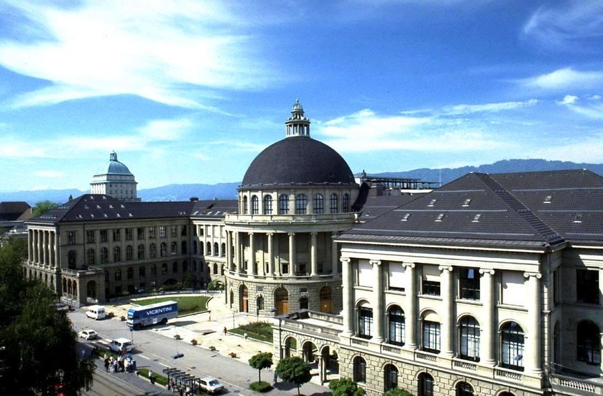 Uni (hinten) und ETH Zentrum.