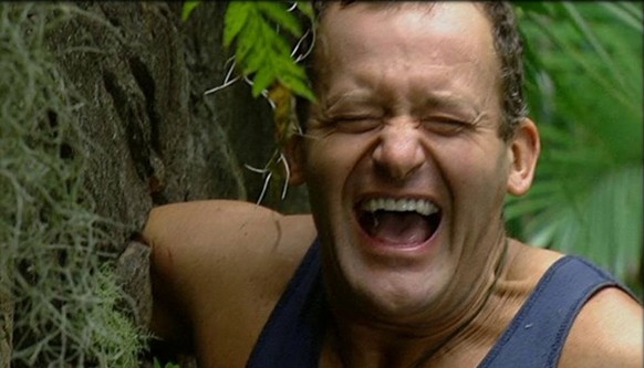 Hier gräbt der gute Paul seinen Arm tief in ein Loch für die «Hell Hole Challenge». Er war neben «I'm A Celebrity ... Get Me Out Of Here» auch schon im «Promi-Big-Brother» zu sehen.