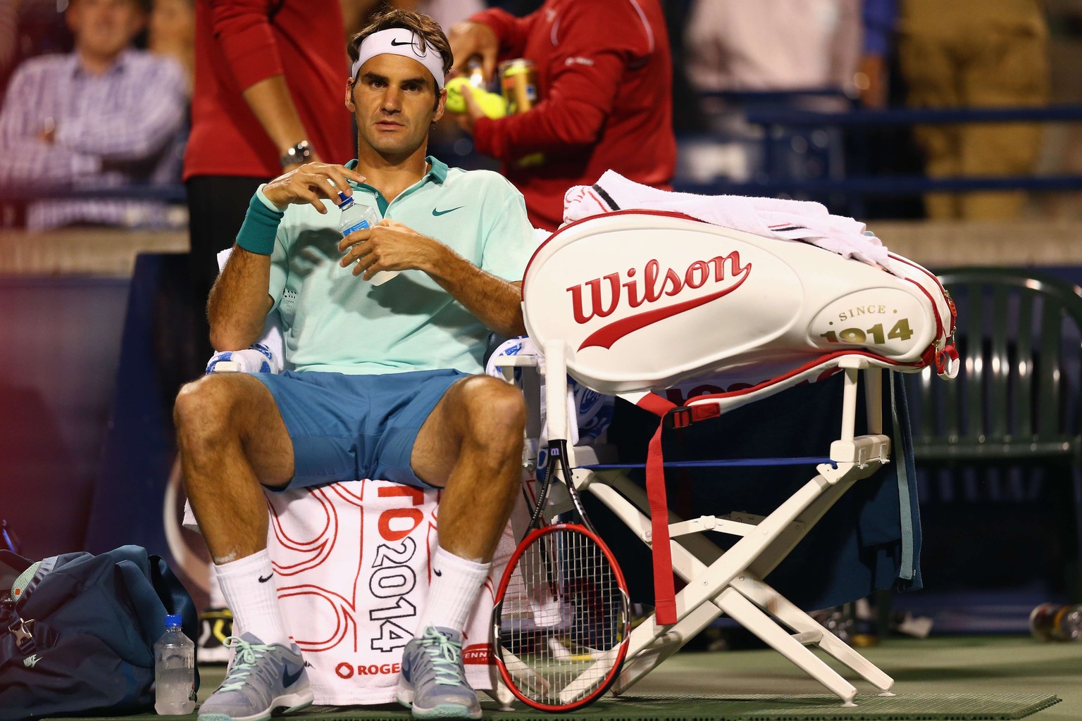 Musste sich öfters hinsetzen, als ihm lieb war: Roger Federer bei seiner umkämpften Partie gegen Cilic in Toronto.