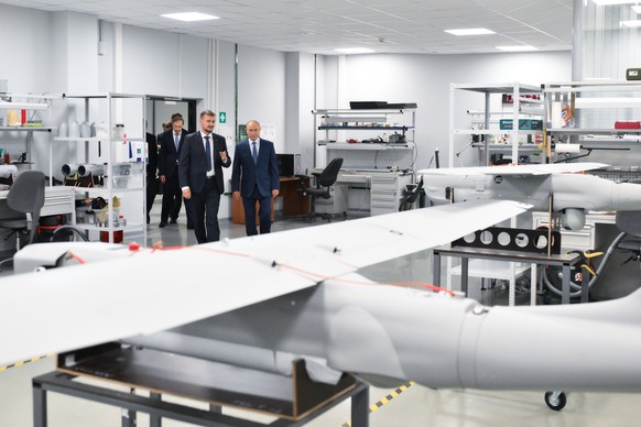 epa11613823 Russian President Vladimir Putin (R) examines Russian UAVs during his visit to the Special Technology Centre (LLC &#039;STC&#039;) in St. Petersburg, Russia, 19 September 2024. The Special ...