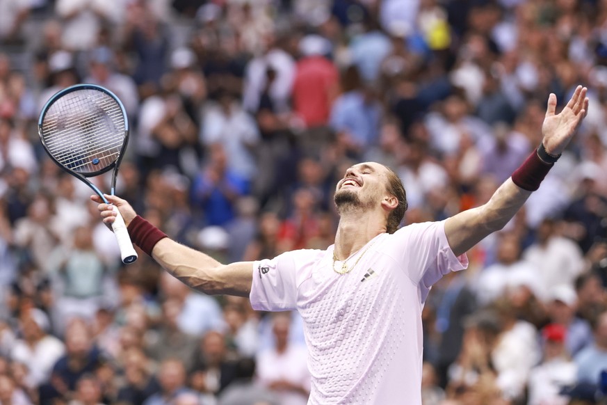 epa13237943 Alexander Zverev of Germany reacts to winning against Ben Shelton of the US during the Men's Singles Finals of the US Open Tennis Championships at the USTA Billie Jean King National T ...