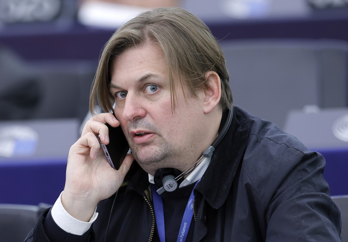 Le député AFD Maximilian Krah a appris via la presse que son assistant parlementaire avait été arrêté pour espionnage.
