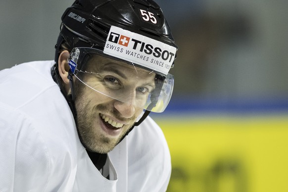 Romain Loeffel of Switzerland during a training session during the Ice Hockey World Championship in Paris, France on Friday, May 12, 2017. (KEYSTONE/Peter Schneider)