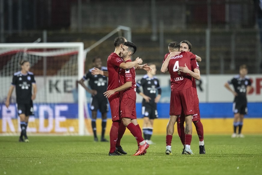 Die Winterthurer jubeln nach ihrem Sieg im Fussball Meisterschaftsspiel der Super League zwischen dem FC Winterthur und dem Grasshopper Club Zuerich im Stadion Schuetzenwiese, am Samstag, 15. Oktober  ...