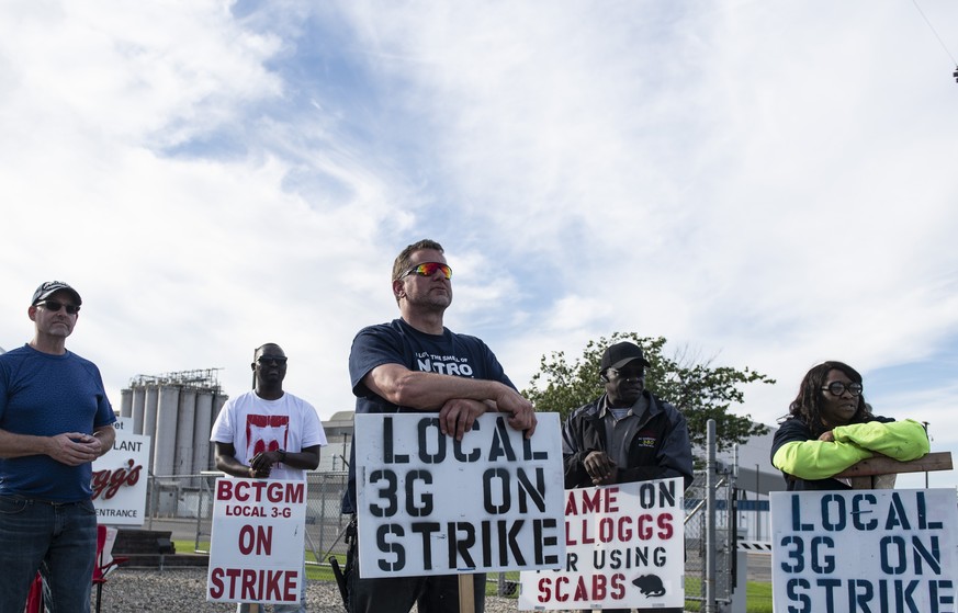 Paul Ilich stands with other union workers outside of the Kellogg plant in Battle Creek, Mich. on Tuesday, Oct. 19, 2021. Around 1,400 union workers from Michigan, Tennessee, Pennsylvania and Nebraska ...