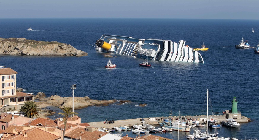 Am 13. Januar 2012 rammt die Costa Concordia einen Felsen vor der Insel Giglio.