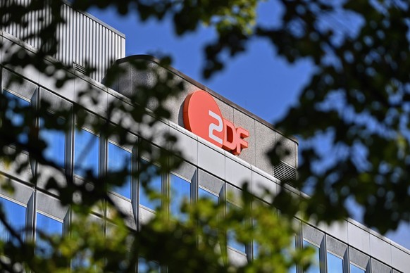 ZDF, Zweites Deutsches Fernsehen,Logo, Emblem,Senderlogo, *** ZDF, Zweites Deutsches Fernsehen, logo, emblem, channel logo,