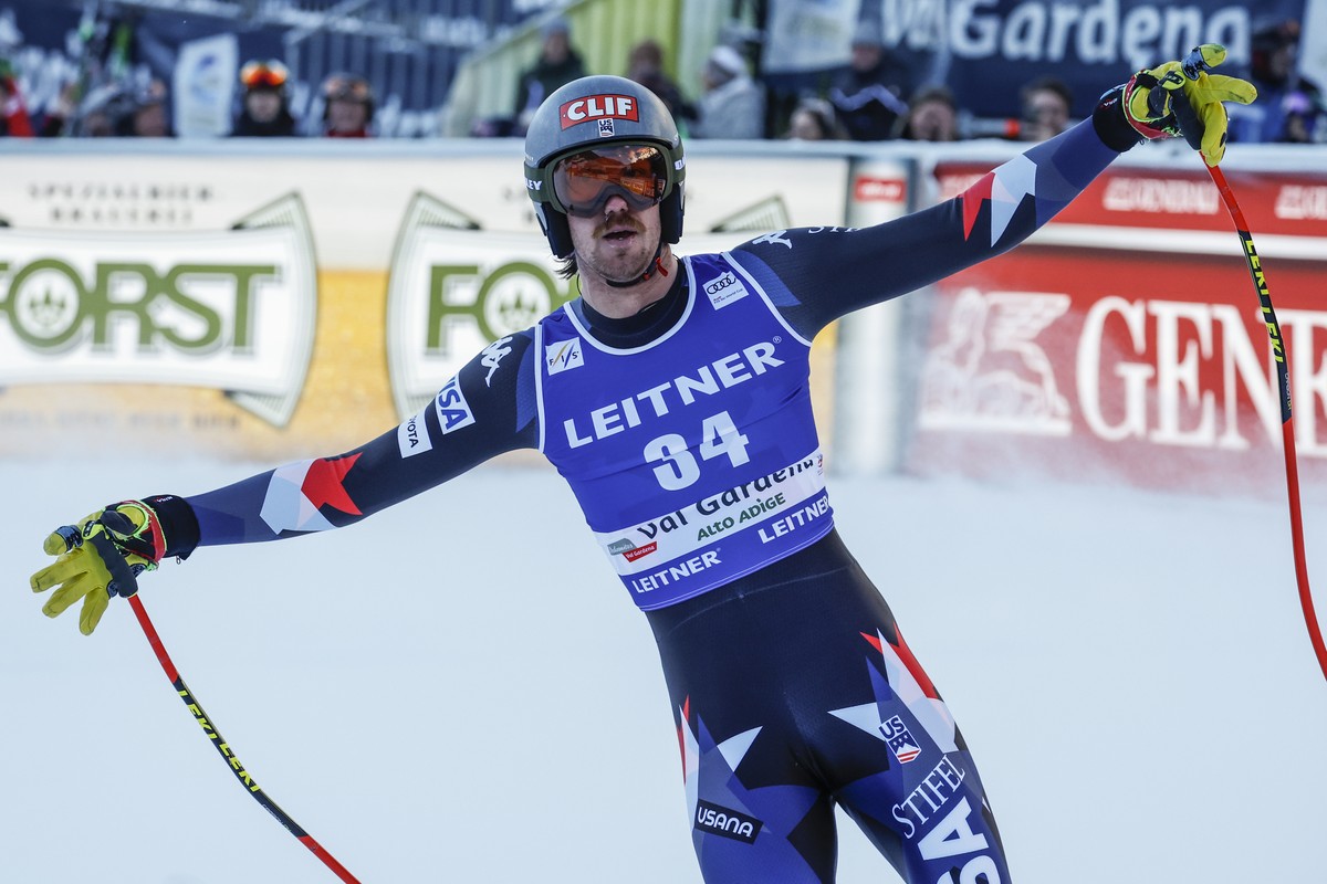 United States' Bryce Bennett celebrates winning an alpine ski, men's World Cup downhill race, in Val Gardena, Italy, Thursday, Dec. 14, 2023. (AP Photo/Alessandro Trovati)