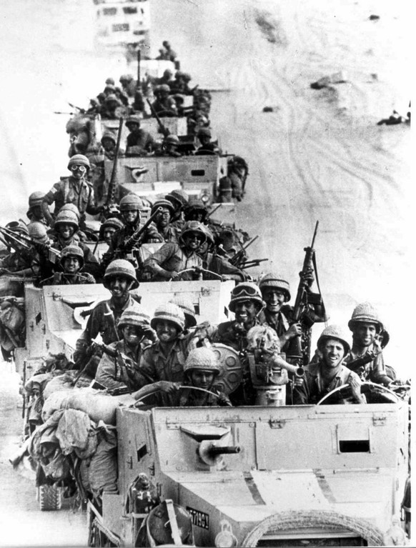 Israelische Truppen bei El Arisch.