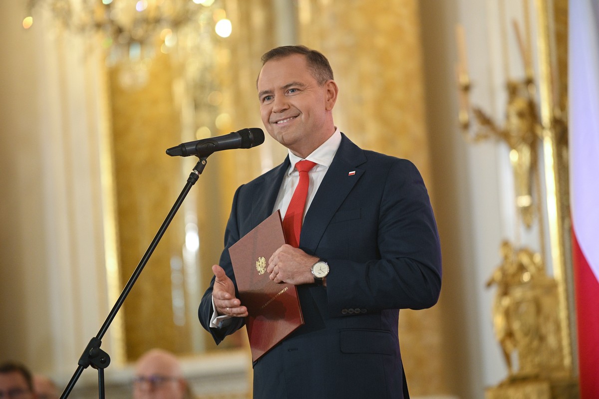 epa12170216 Polish President-elect Karol Nawrocki speaks after receiving a the certificate of winning the Presidential elections during the ceremony at the Royal Castle in Warsaw, Poland, 11 June 2025 ...
