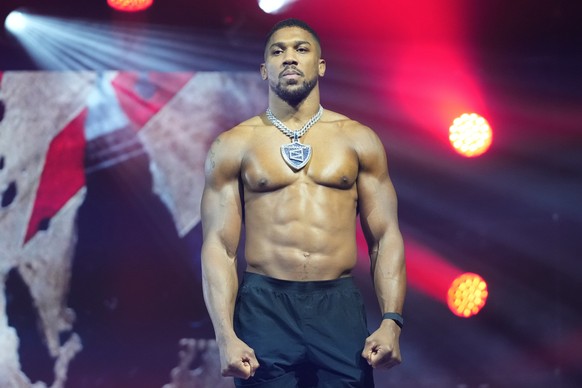 Anthony Joshua is introduced during a weigh-in ahead of his heavyweight boxing match against Jake Paul, Thursday, Dec. 18, 2025, in Miami Beach, Fla. (AP Photo/Lynne Sladky)
Jake Paul,Anthony Joshua
