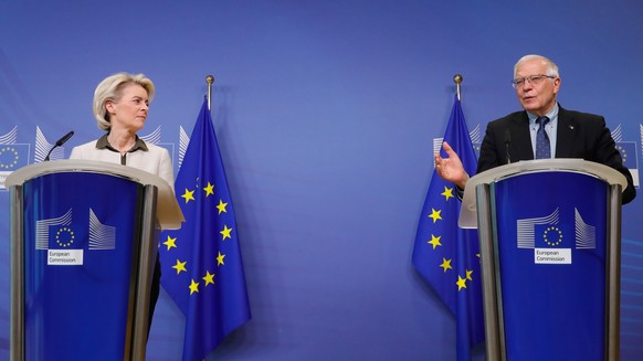 epa09789595 European Commission President Ursula von der Leyen (L) and European Union for Foreign Affairs and Security Policy Josep Borrell (R) give a joint press statement on further measures to resp ...