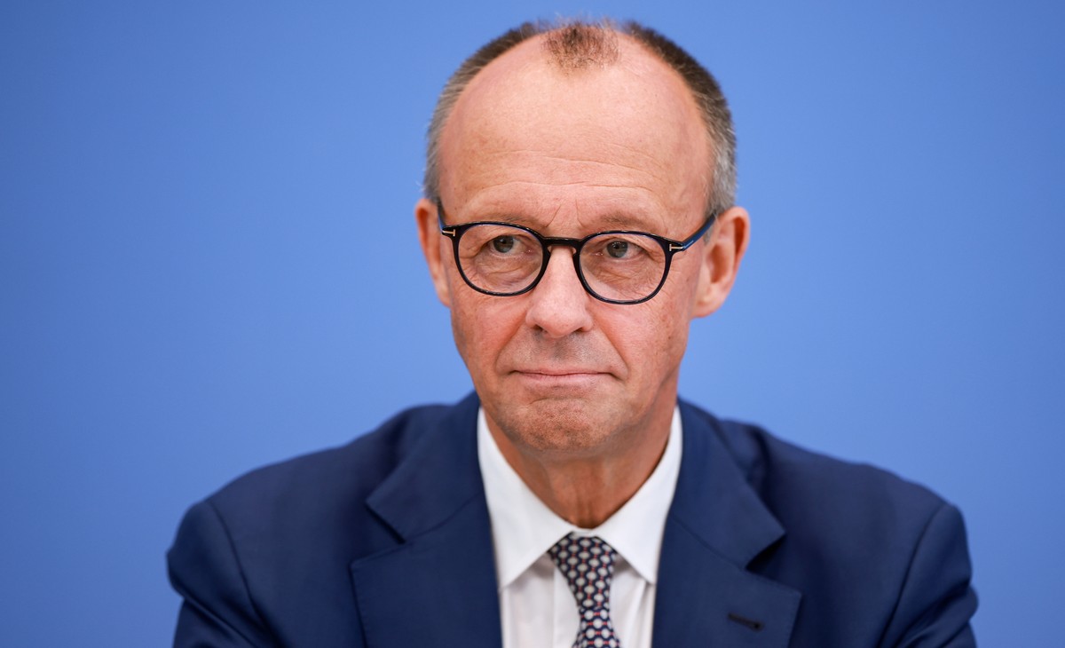 epa12244739 German Chancellor Friedrich Merz attends the annual summer news conference at the Federal Press Conference (Bundespressekonferenz) in Berlin, Germany, 18 July 2025. The traditional media b ...