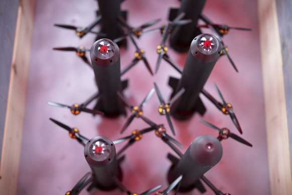 Mock-Ups von Abwehrdrohnen, aufgenommen bei einer technischen Erprobung, am Mittwoch, 17. Dezember 2025, in Hinterrhein. Bei den Erprobungen soll die Technologiereife von Angriffs- und Abwehrdrohnen e ...