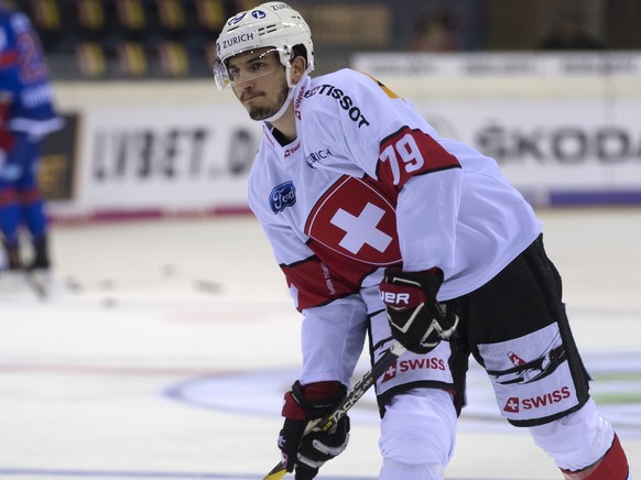 Switzerland&#039;s Damien Riat during the warm up prior to the Ice Hockey Deutschland Cup match between Slovakia and Switzerland at the Koenig Palast stadium in Krefeld, Germany, on Thursday, November ...