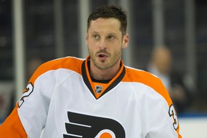 Mark Streit gelingt gegen die Boston Bruins kein Skorerpunkt.