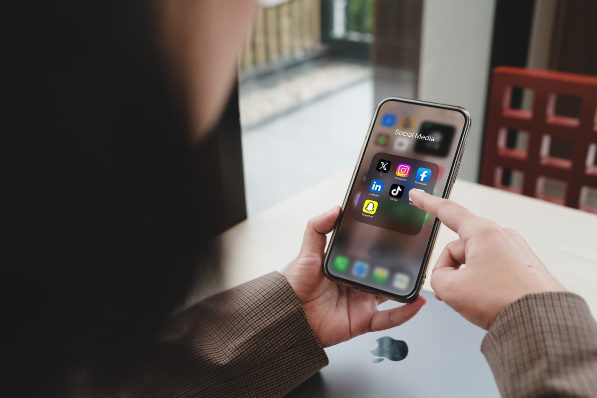 téléphone instagram facebook tiktok
