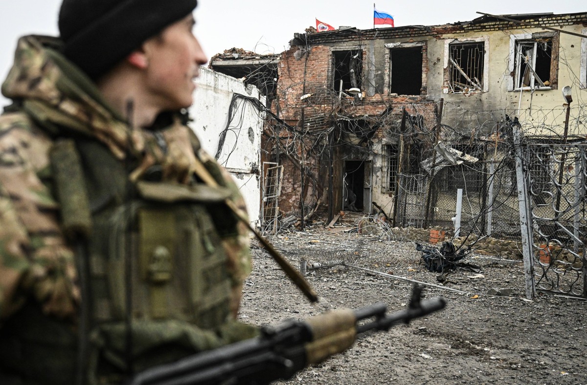 Russia Ukraine Kursk Attack Malaya Loknya 8876439 11.03.2025 A Russian serviceman patrols an area in the settlement of Malaya Loknya amid Russia s military operation in Ukraine, in Kursk region, Russi ...