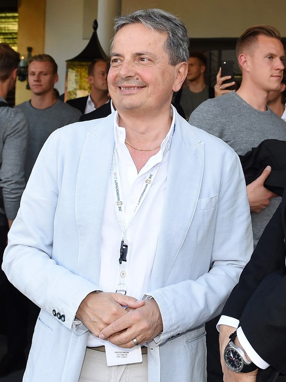 Luca Pissoglio, left, mayor of Ascona, poses with Oliver Bierhoff, right, manager of the German national soccer team, upon their arrival at the &quot;Hotel Giardino&quot; in Ascona, Southern Switzerla ...