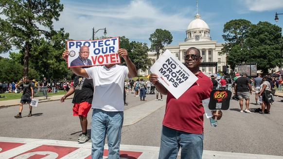 Men holding signs at voting rights protest. Montgomery, Alabama, United States R_FMOJ260518-2033157-01 EDITORIAL USE ONLY