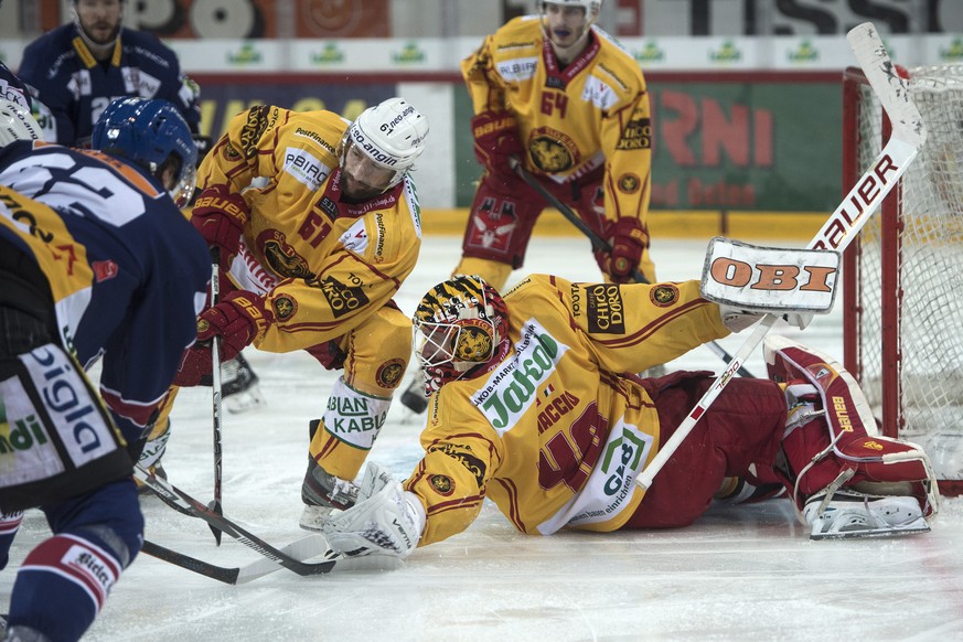 Sie wehren sich mit allem, das sie haben: Die SCL Tigers schaffen in Biel das Break.