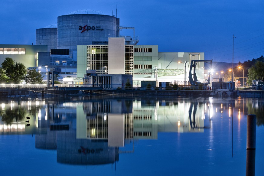 ZUM 50. JAHRESTAG DES BAUBEGINNS DES AKW BEZNAU AM SONNTAG, 6. SEPTEMBER 2015 STELLEN WIR IHNEN FOLGENDES BILDMATERIAL ZUR VERFUEGUNG - Das Atomkraftwerk Beznau, aufgenommen in Doettingen am Freitag,  ...