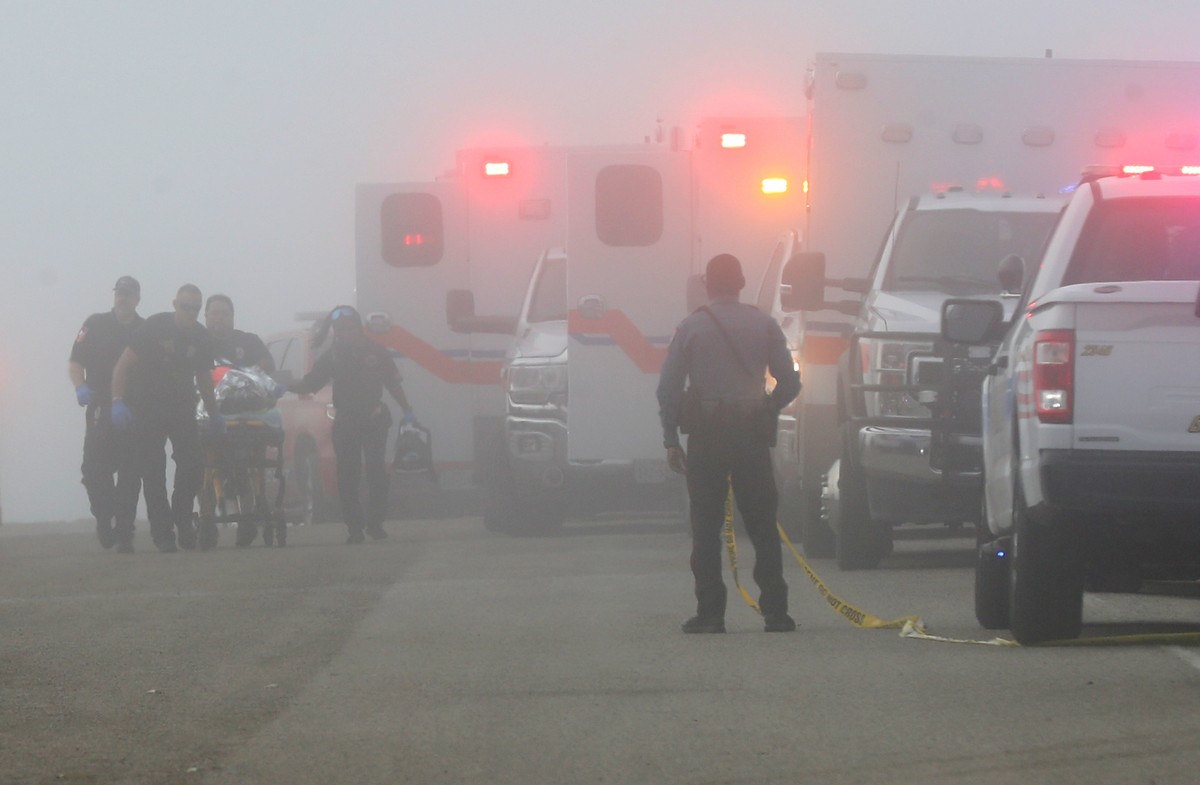 Emergency personnel rush a victim of a small plane crash to an awaiting ambulance, Monday, Dec. 22, 2025, near the Galveston causeway, near Galveston, Texas. (Jennifer Reynolds/The Galveston County Da ...