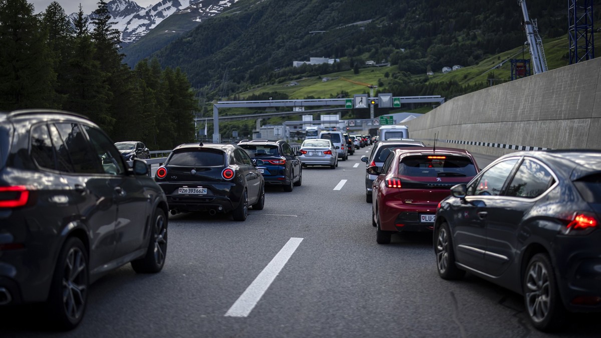 Stau-am-Gotthard-in-Richtung-Norden-l-st-sich-fast-auf