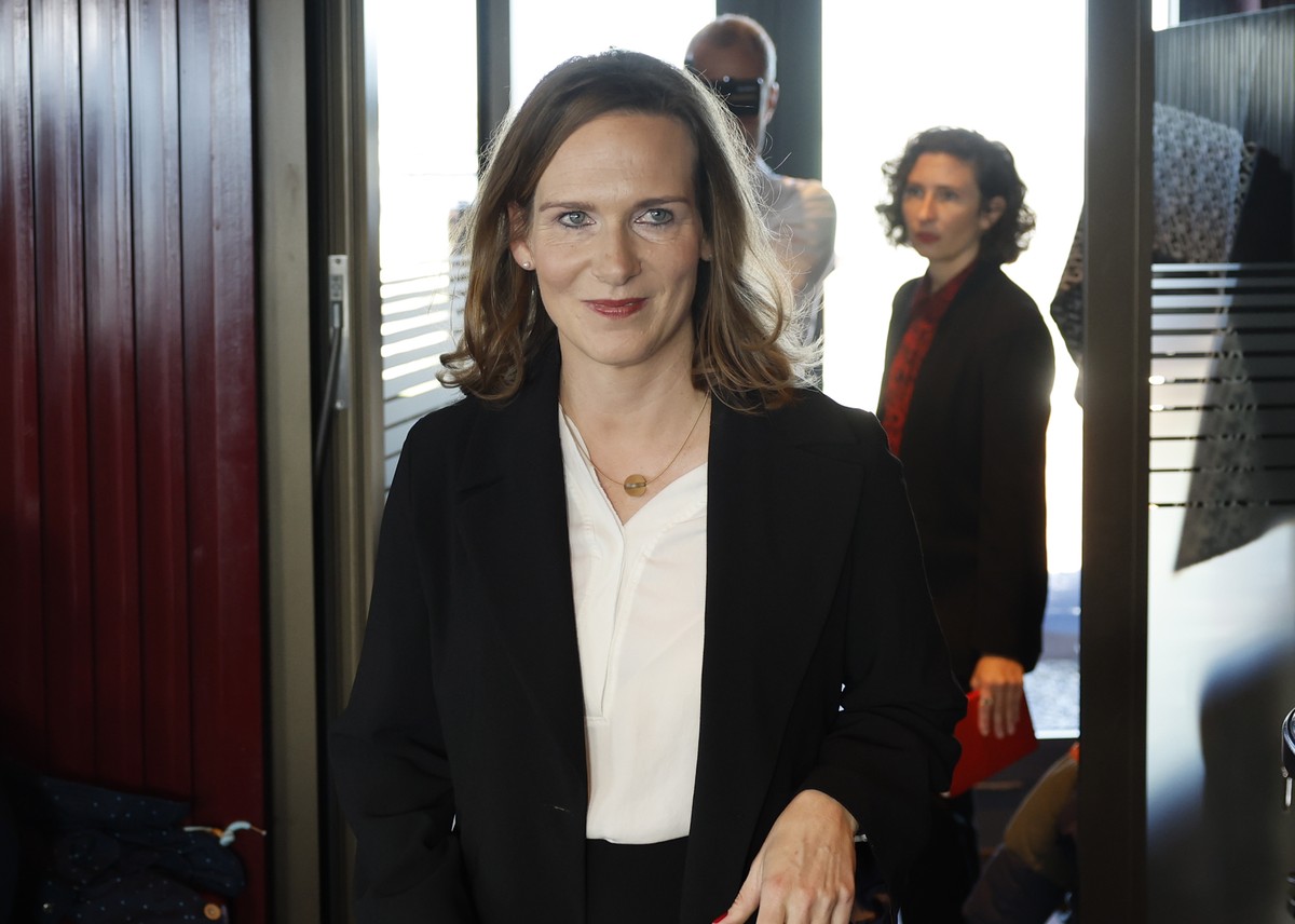 Regierungsraetin Evi Allemann, Vorsteherin der Direktion fuer Inneres und Justiz des Kantons Bern, kommt zu einer Medienkonferenz bei der sie ihre Kandidatur fuer den Bundesrat bekannt gibt, am Montag ...