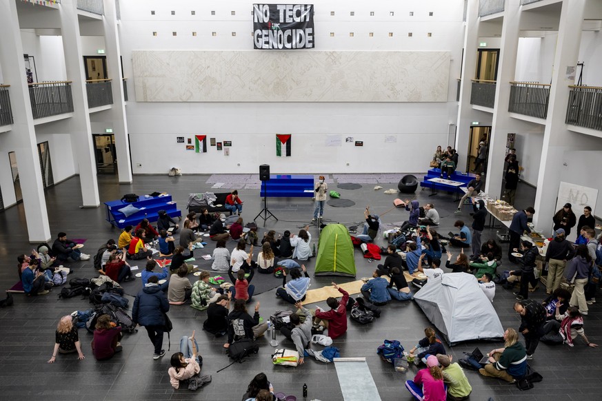 epa11324520 Pro-Palestinian students occupy part of the SG building of the Swiss Federal Institute of Technology of Lausanne (EPFL) in Lausanne, Switzerland, 07 May 2024. After the UNIL (University of ...