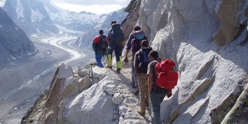 Jährlich gibt es in der Schweiz 40’000 Verletzte und 51 Tote durch Unfälle beim Wandern – mehr als bei jeder anderen Sportart. Besonders gefährlich sind die weiss-rot-weiss markierten Bergwanderwege,  ...