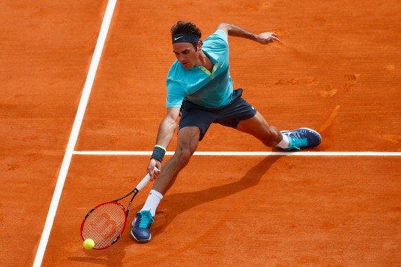 MONTE-CARLO, MONACO - APRIL 16:  Roger Federer of Switzerland in action against Gael Monfils of France during day five of the Monte Carlo Rolex Masters tennis at the Monte-Carlo Sporting Club on April 16, 2015 in Monte-Carlo, Monaco.  (Photo by Julian Finney/Getty Images)