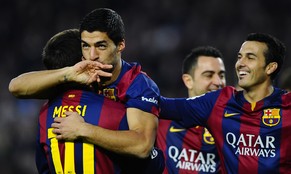 Kommt immer besser in Fahrt: Luis Suarez jubelt zusammen mit Kollege Messi.