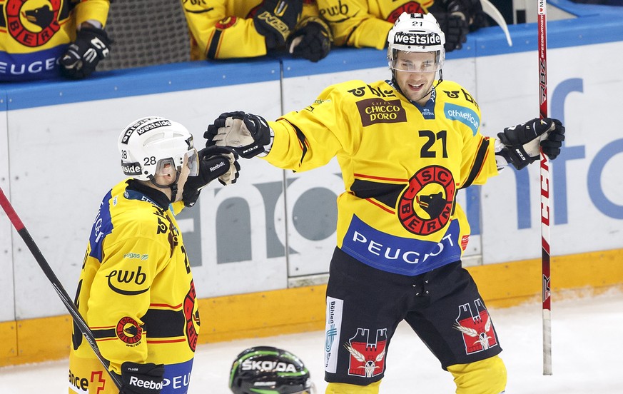 Bern&#039;s Simon Moser, right, celebrates his goal with teammate Martin Pluess, left, after scored the 1:2, during a National League A regular season game of the Swiss Championship between Lausanne H ...