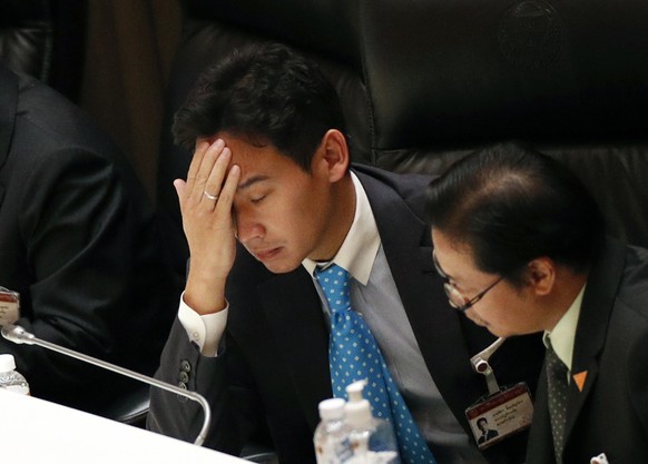 epaselect epa10754725 Move Forward Party&#039;s leader and its prime ministerial candidate Pita Limjaroenrat (C) reacts after being suspended as a lawmaker over his election rule violation case by the ...