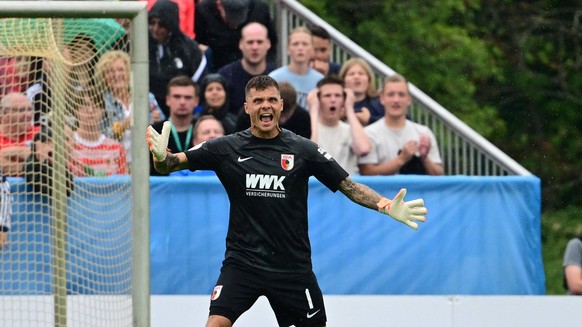 IMAGO / kolbert-press

Rafal Gikiewicz 1 (FC Augsburg), Blau-Weiss Lohne vs. FC Augsburg, DFB-Pokal, Fussball, 1 Runde, 31.07.2022 DFB regulations prohibit any use of photographs as image sequences an ...