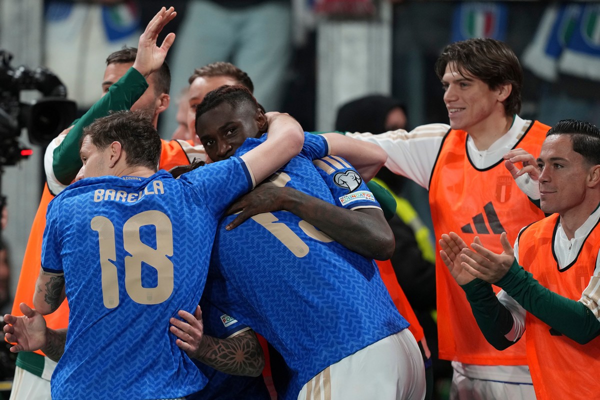 Italy players and substitutes celebrate during the World Cup qualifying play-off soccer match between Italy and Northern Ireland, in Bergamo, Italy, Thursday, March 26, 2026. (AP Photo/Antonio Calanni ...