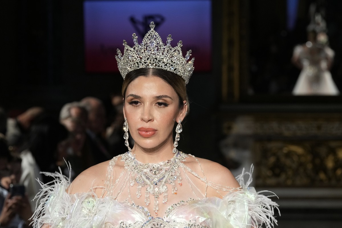 Emma Coronel, the wife of Mexican narco Joaquin Guzman, alias El Chapo, wears a creation from the April Black Diamond Spring Summer 2025 collection in Milan, Italy, Sunday, Sept. 22, 2024. (AP Photo/A ...