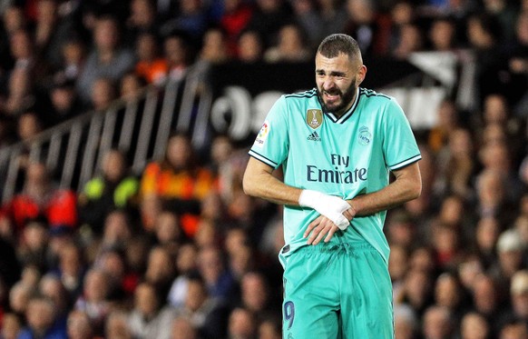 epa08074413 Real Madrid&#039;s Karim Benzema reacts during the Spanish La Liga soccer match between Valencia CF and Real Madrid at Mestalla stadium in Valencia, Spain, 15 December 2019. EPA/MANUEL BRU ...