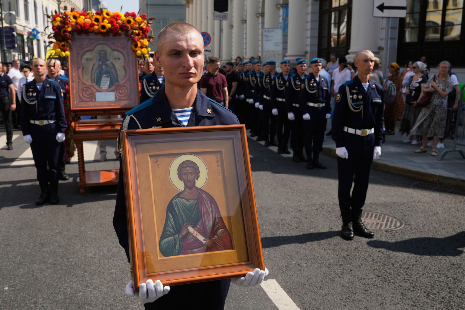 Russian paratroopers take part in St. Elijah the Prophet day and Russia's Airborne Forces day in Moscow, Sunday, Aug. 2, 2026. (AP Photo/Pavel Bednyakov)
Russia Paratroopers Day